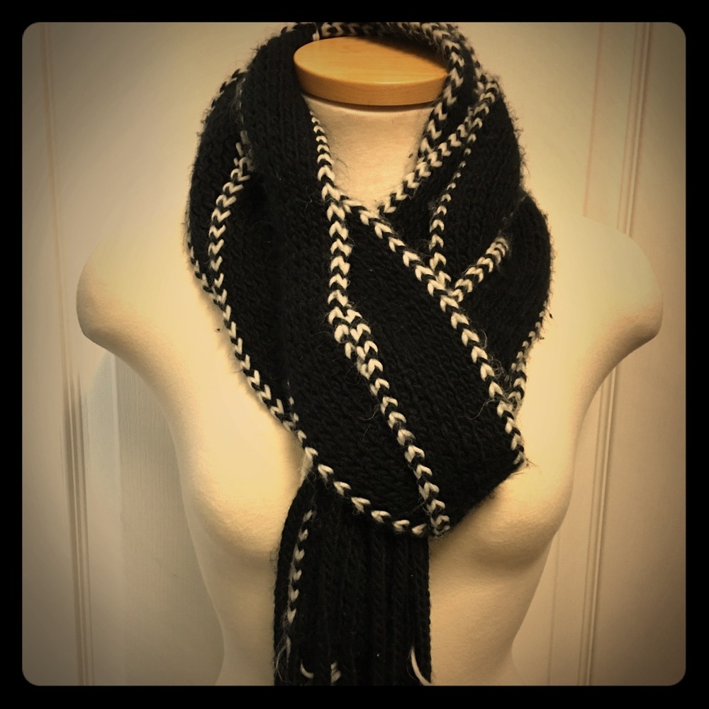 Black and White Knit Scarf